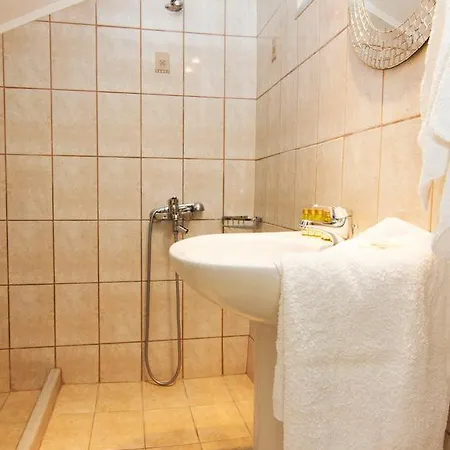 Stephanou Inn 2*
